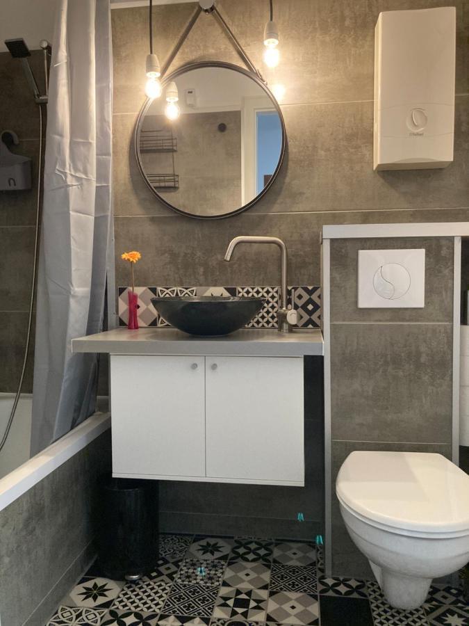 Living At Saarpartments -Adults Only- 2 Bedroom, Netflix - Business & Holiday Apartments For Long- And Short Term Stay, 3 Min To Train Station, Secure E-Bike Parking! Saarbruecken Exterior photo
