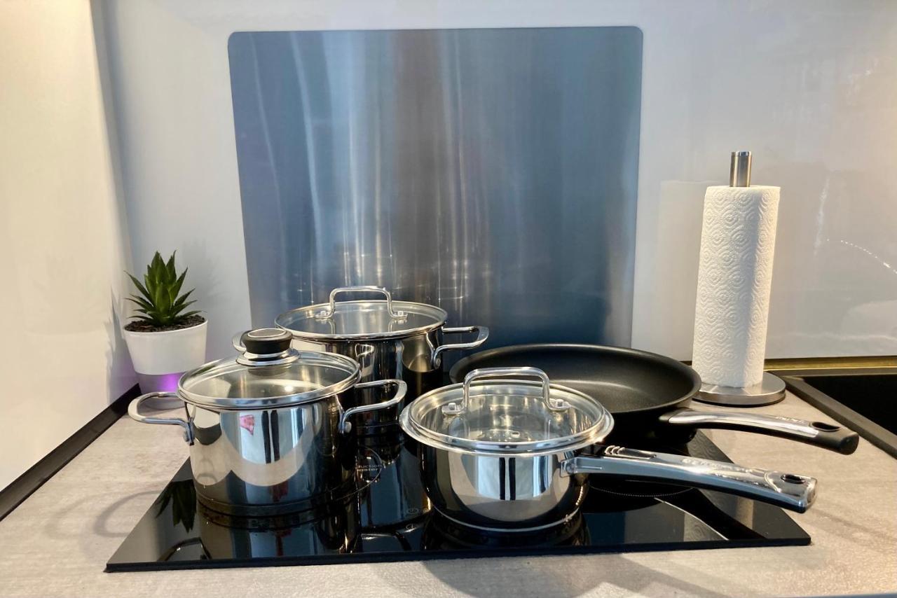 Living At Saarpartments -Adults Only- 2 Bedroom, Netflix - Business & Holiday Apartments For Long- And Short Term Stay, 3 Min To Train Station, Secure E-Bike Parking! Saarbruecken Exterior photo