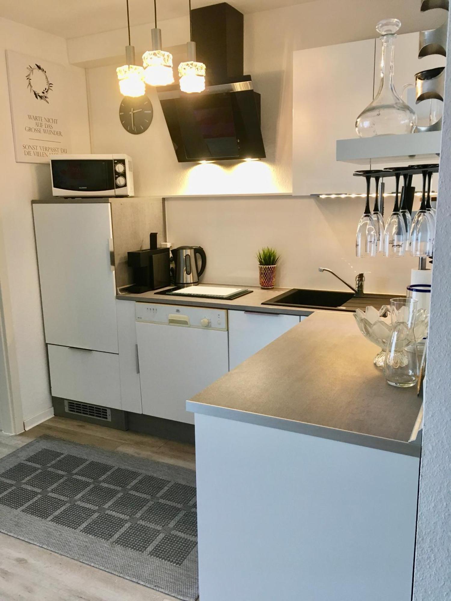 Living At Saarpartments -Adults Only- 2 Bedroom, Netflix - Business & Holiday Apartments For Long- And Short Term Stay, 3 Min To Train Station, Secure E-Bike Parking! Saarbruecken Exterior photo